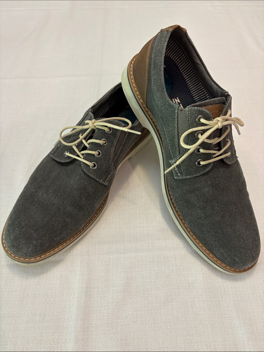 Nunn Bush Men's Gunmetal Gray Canvas Oxfords with Tan Trim Size 13